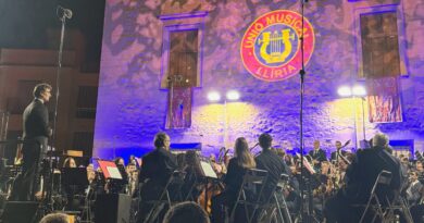 La Unió Musical de Llíria ofereix una nit d’excel·lència musical davant d’una Plaça Major plena